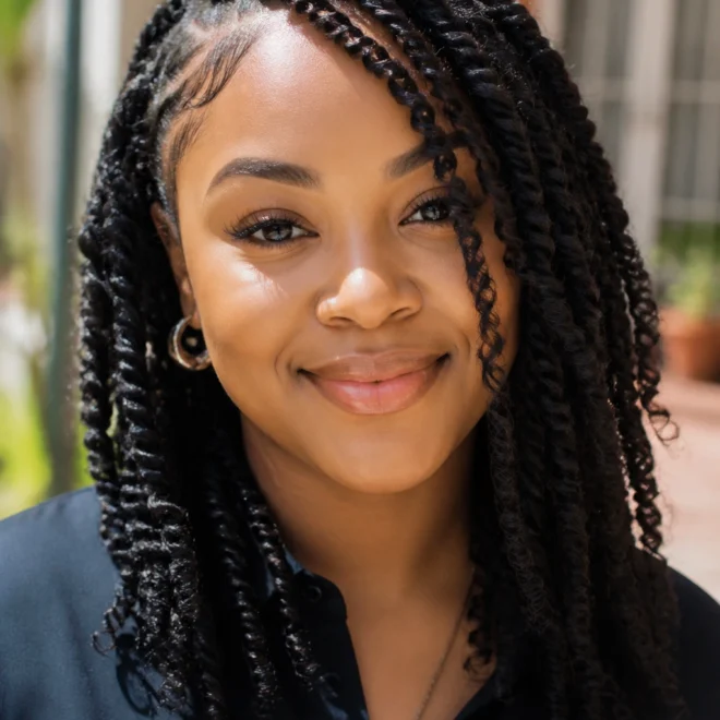 22 Natural Hairstyles for Round Faces