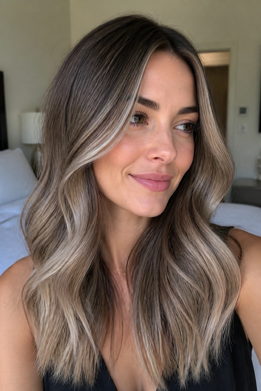 Close-up of taupe brunette with pearly balayage in natural daylight