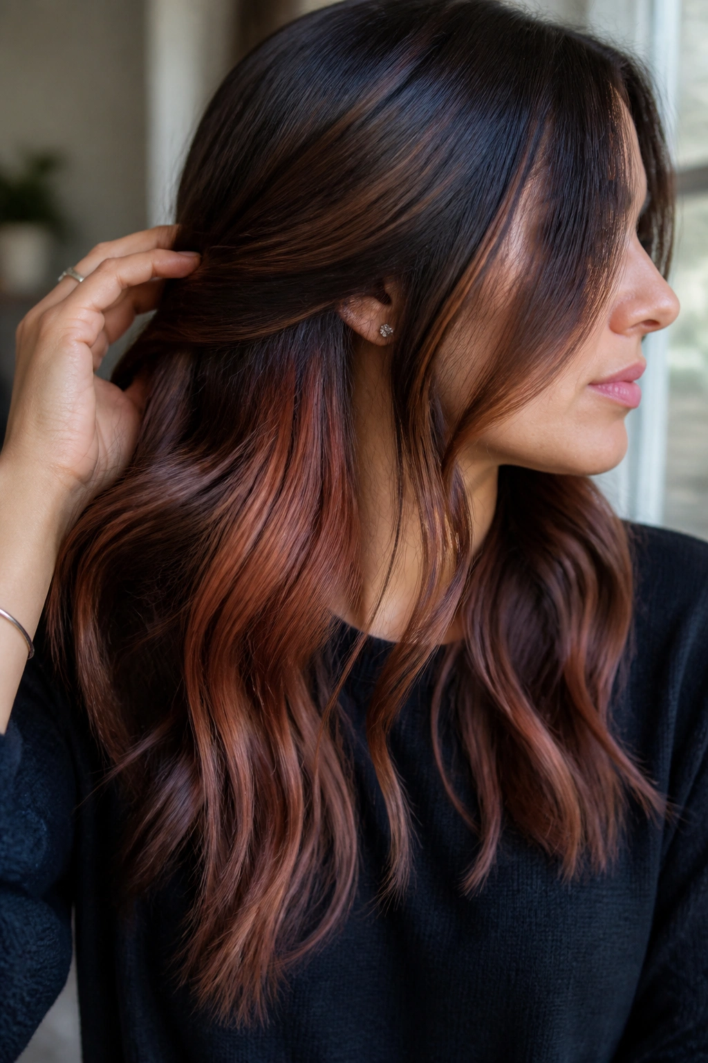 Close-up showing hidden underlayer contrast in hair when the head moves